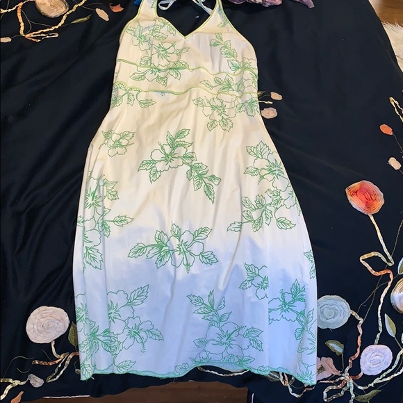 Pretty halter dress - Picture 2 of 4